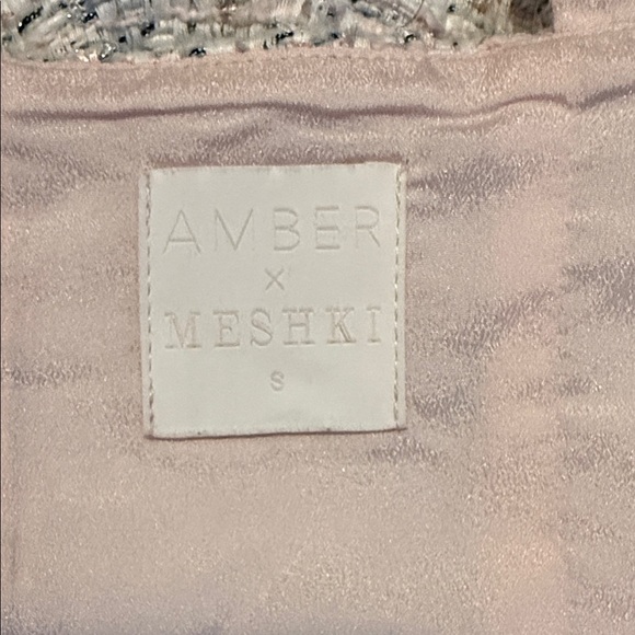 Meshki Stylish Textured Cream Crop Top - Picture 6 of 9